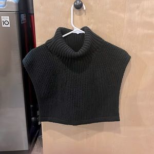 NWOT - SSPalu - Cowl Neck Top Half Sweater